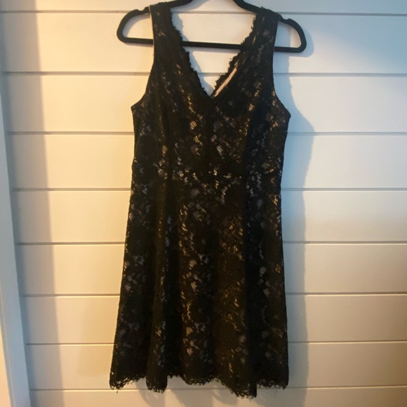 Black lace dress - Picture 1 of 4